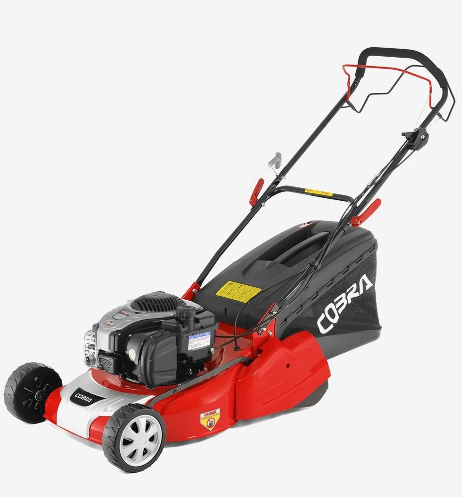 Cobra RM46SPBR 46cm Self Propelled Rear Roller Petrol Lawnmower 5 Cobra RM46SPBR 46cm Self Propelled Rear Roller Petrol Lawnmower - Image 3
