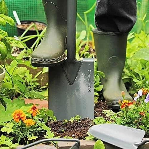 Crest Carbon Steel Border Spade 4 Crest Carbon Steel Border Spade - Image 2