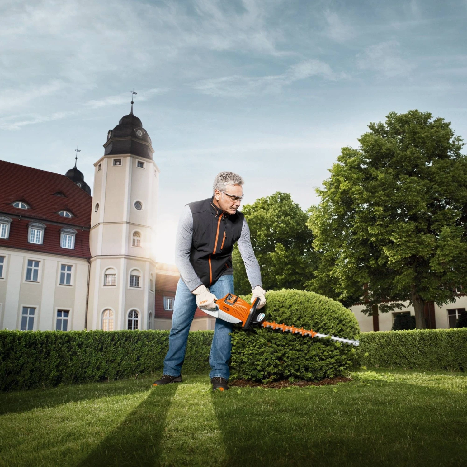 Stihl HSA 86 Cordless Hedge Trimmer Shell, 62cm/24' 4 Stihl HSA 86 Cordless Hedge Trimmer Shell, 62cm/24' - Image 2