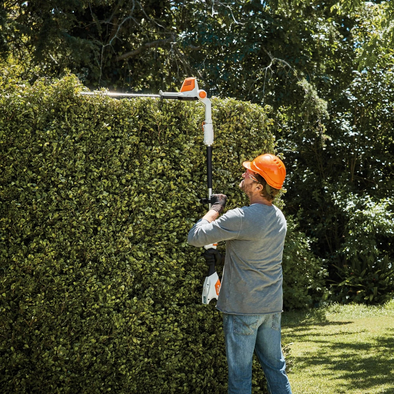 Stihl HLA 56 Cordless Long Reach Hedge Trimmer Shell 5 Stihl HLA 56 Cordless Long Reach Hedge Trimmer Shell - Image 3