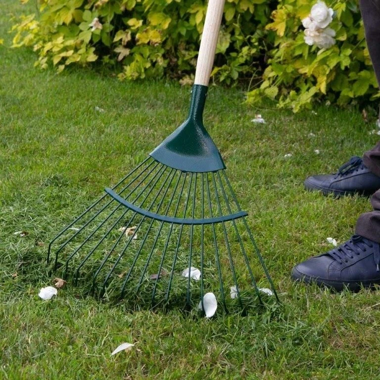 Wilkinson Sword Carbon Steel Lawn Rake 6 Wilkinson Sword Carbon Steel Lawn Rake - Image 4